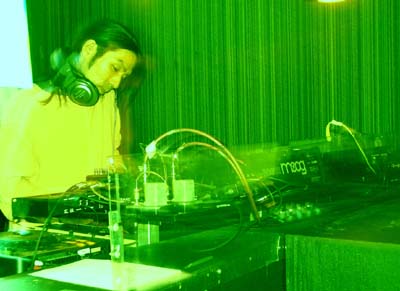 DSCF3573.jpg - 05 Apr 2005