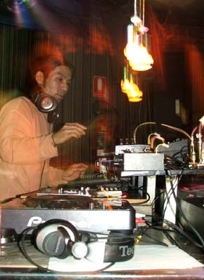 DSCF3613.jpg - 05 Apr 2005