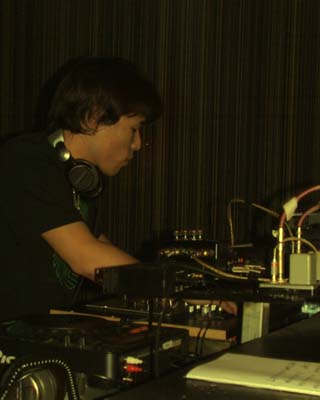 DSCF3635.jpg - 05 Apr 2005