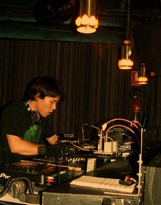 DSCF3637.jpg - 05 Apr 2005