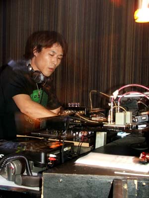 DSCF3638.jpg - 05 Apr 2005