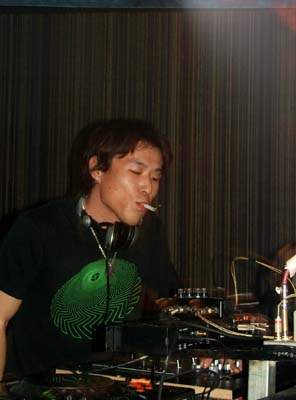 DSCF3663.jpg - 05 Apr 2005