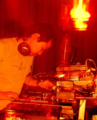 DSCF3720.jpg - 05 Apr 2005