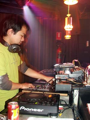 DSCF3737.jpg - 05 Apr 2005